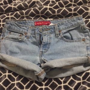 Levi cut off shorts